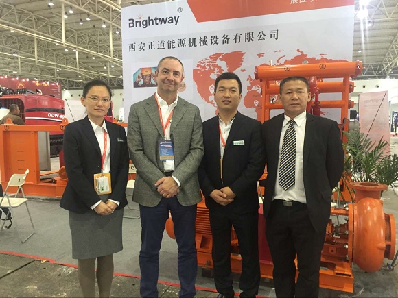 蒞臨非開挖協(xié)會主席蒞臨正道能源展位參觀交流工作