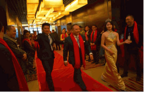 重型裝備生產(chǎn)和技術(shù)出口企業(yè)代表正道集團董事長劉越浪