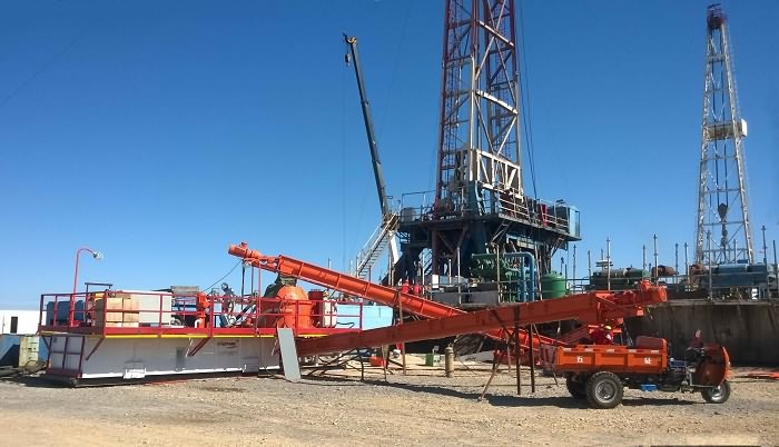 油基泥漿不落地成套設(shè)備施工現(xiàn)場(chǎng)